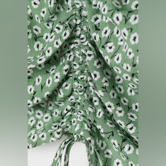 H&M PATTERNED GREEN ROUCHED TOP - Picture 2 of 3